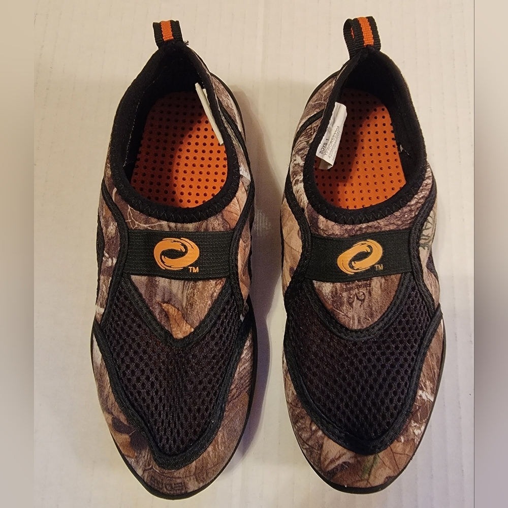 Realtree Edge boys size 1 camo slip-on shoes - Picture 2 of 4